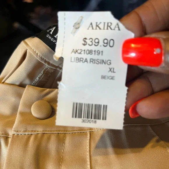 LIBRA RISING HIGH WAISTED PLEATED CUTOUT SHORT IN BEIGE - Picture 2 of 9